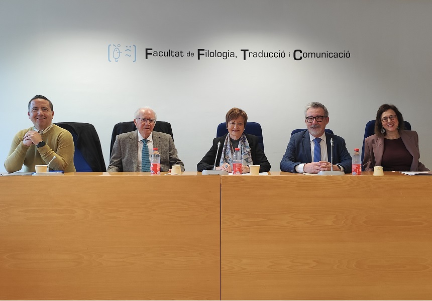 Ángel López García-Molins, segundo por la izquierda, esta mañana en el homenaje.